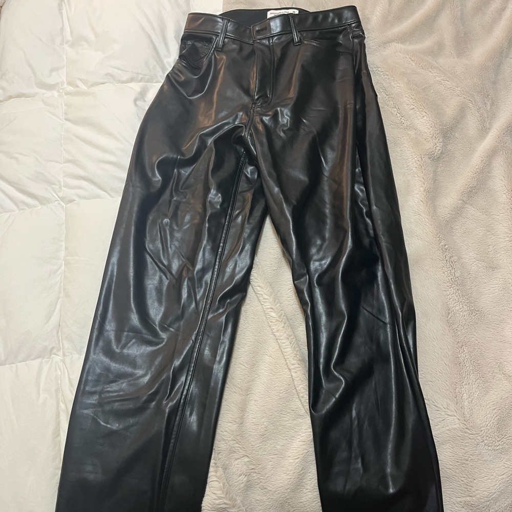 Abercrombie & Fitch The 90s Straight Ultra High Rise Black Leather Pants
